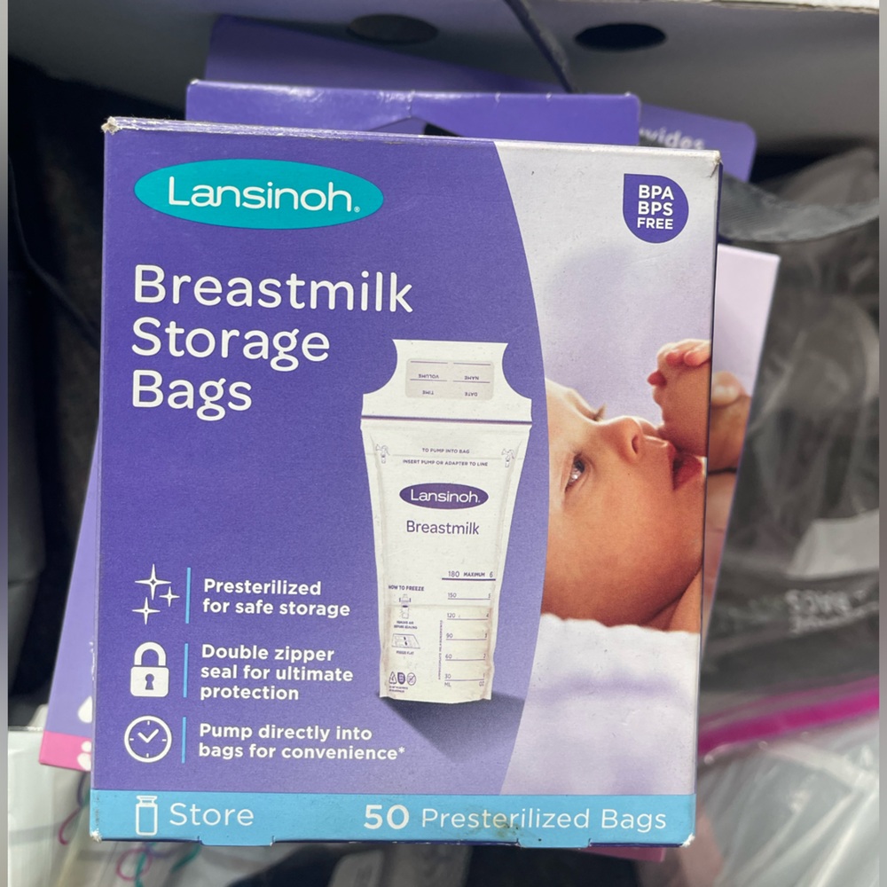 Lansinoh Breastmilk Storage Bags in Purple Box